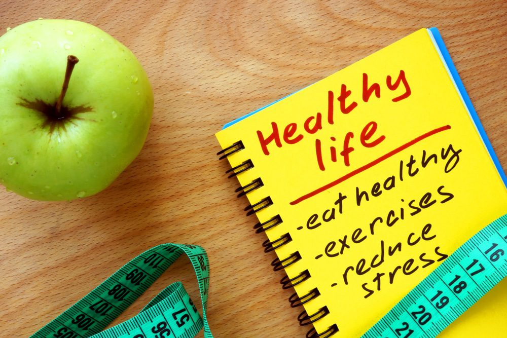 Why the Time is Right to Discover New Eating Habits A vibrant green apple, a yellow notepad with "Healthy life" tips, and a green measuring tape symbolize healthy living and fresh choices, promoting a nourishing lifestyle with natural, clean ingredients.| Daré Vita Café | Las Vegas